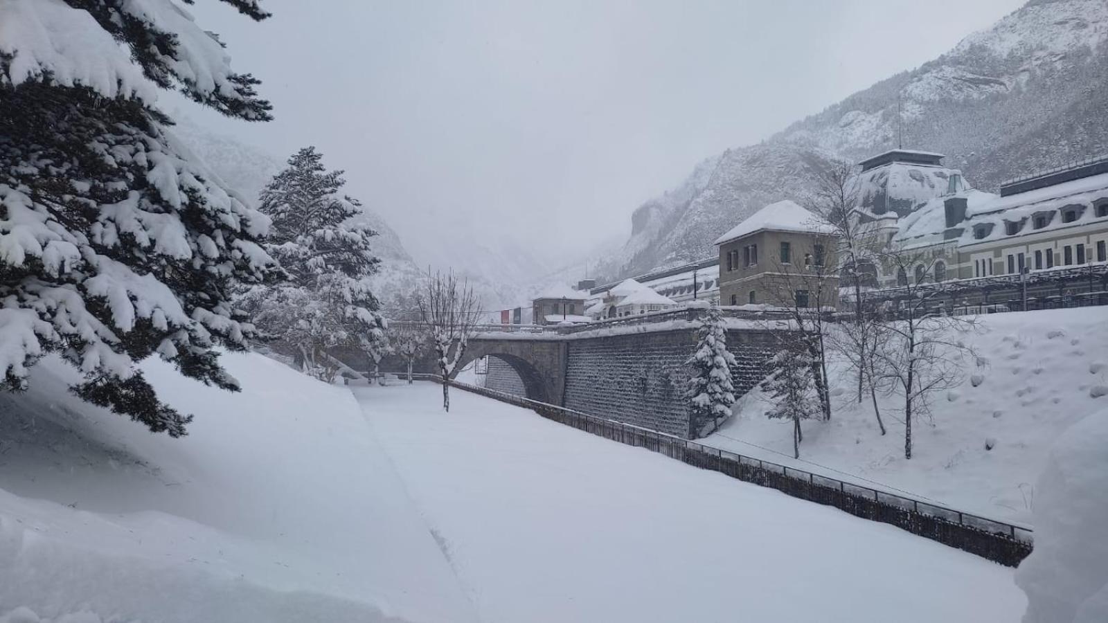 Arce Avairent Canfranc Estacion Apartment Exterior foto